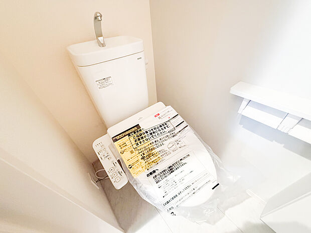 毎日使う場所だから清潔に。温水洗浄便座付きの一体型トイレで、お掃除もしやすく快適なプライベート時間を。