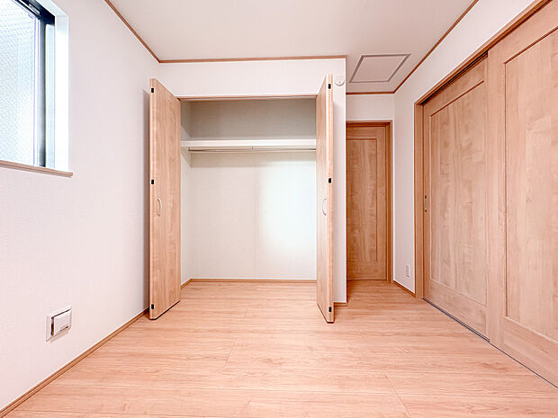 4.5帖の寝室は、収納やバルコニへの出入りが可能となり、快適にお過ごしいただけます。