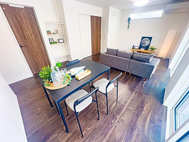 住まいには気付きがあり、住まうごとに様々な角度から違う顔を見せてくれます。新生活は小さな発見の連続です。2026/5/4撮影