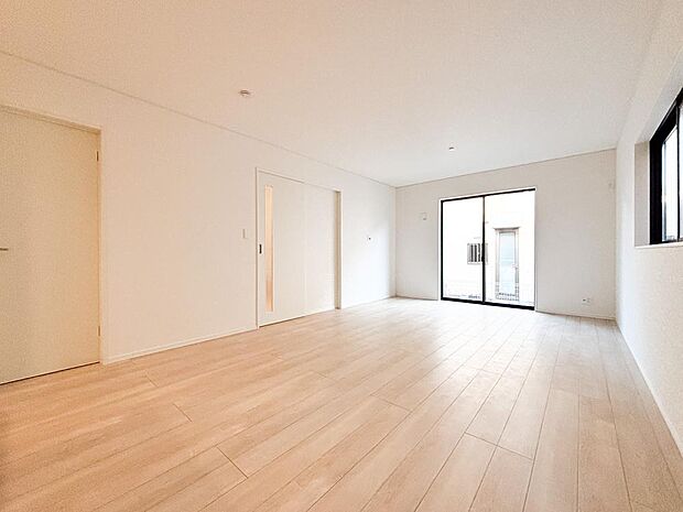 リビングで子供を走り回らせたい。大きなソファやダイニングテーブルでゆったり食事をしたりくつろぎたい。そんな夢が叶えられる空間です。