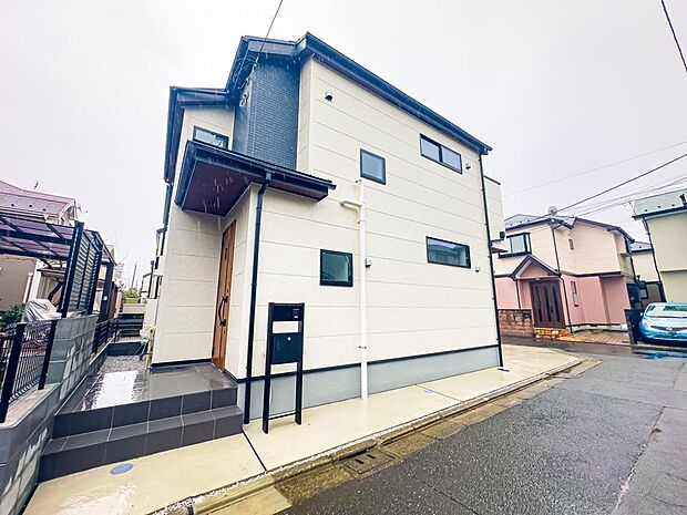 大通りからは外れた、閑静な住宅地に位置します。穏やかな新生活をお送りいただけます。2025/12/24撮影