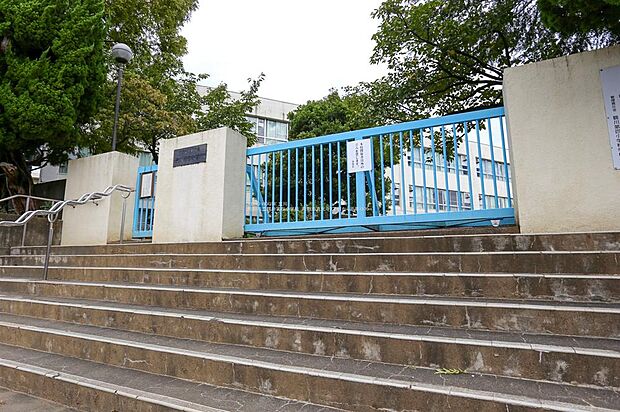 町田市立鶴川第四小学校まで約1710m