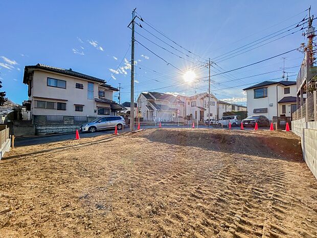 建築中のため、完成後にはピカピカの新築で新生活を迎えられる嬉しい物件です。最新の設備とデザインで、安心して快適に暮らせる空間が整い、家族全員が満足できる住まいです。