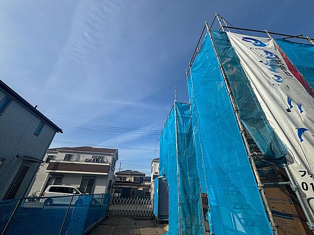 完成のときを、静かに待っている。その瞬間を思い描きながら、この街の空気に、心がふれていく。町田市に、新たな邸宅が誕生します。