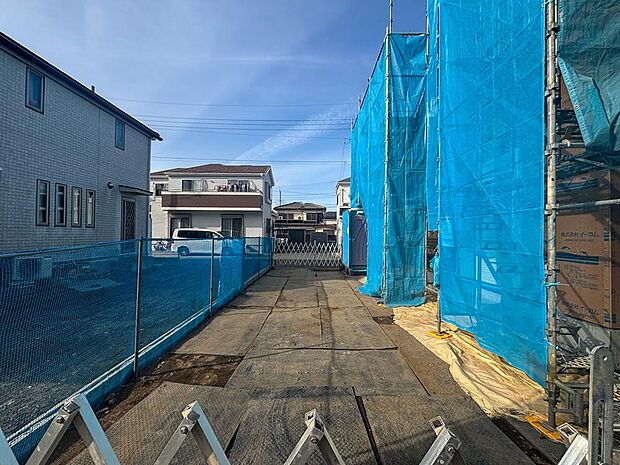 カースペースに2台駐車可能でございます。当日内見可能ですのでお気軽にお問い合わせください。