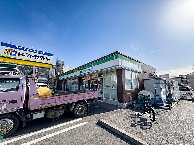 ファミリーマート秀栄高専通り店まで約170m