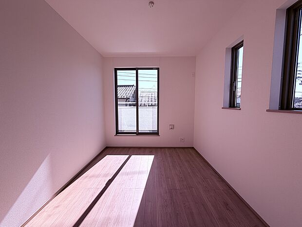 住まう方でカスタマイズしていただけるシンプルなデザインの内装。ご自身で素敵な空間を創り上げられます。