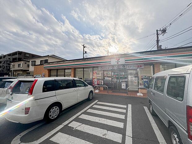 セブン-イレブン 八王子散田1丁目店まで約702m