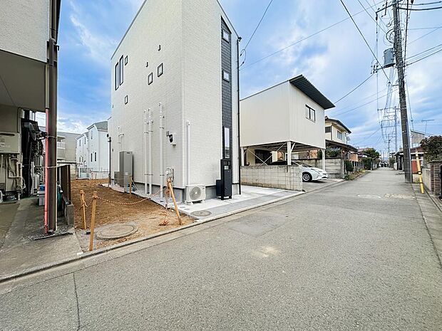 JR青梅線「昭島」駅徒歩11分、「拝島」駅も利用できる立地で、通勤通学の選択肢が広がります。