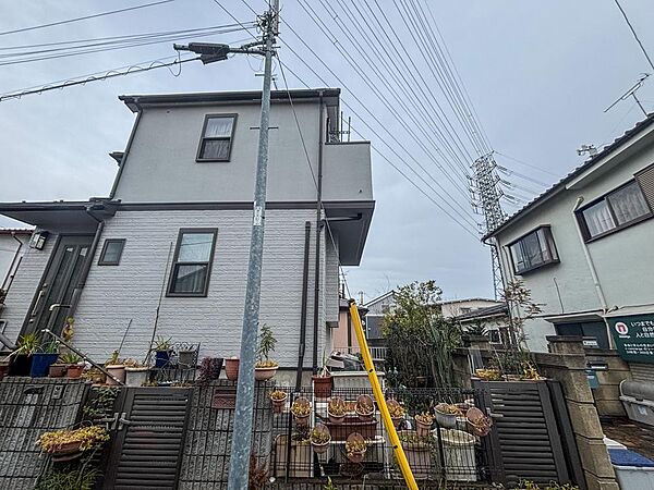 木造2階地下1階建一部RC「4LDK」の住まい。中央線「武蔵境」駅まで徒歩25分で閑静な立地です。