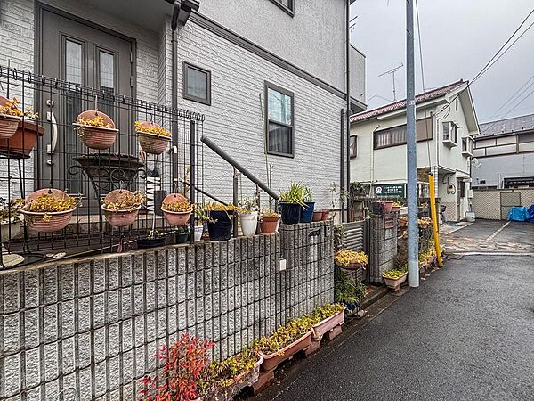 住まう人をいつも暖かく迎えてくれるような、優しい温もりが漂っています。