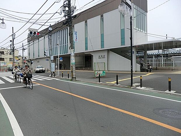 昭島市立拝島中学校 240m
