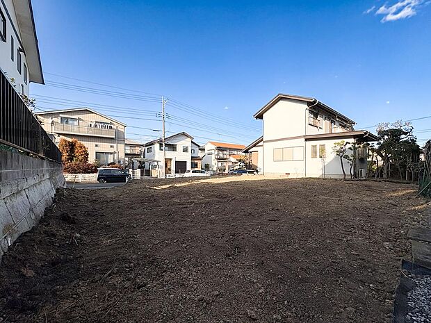 車通りも少なく、小さなお子様がいるご家庭も安心。静かで穏やかな時が流れる街並み。