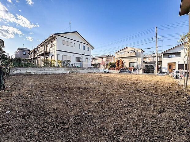 抜け感のある眺望が魅力。風通しも良く、プライバシーを守りながら健やかに暮らせます。
