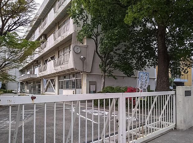 新座市立第二中学校まで約1300m