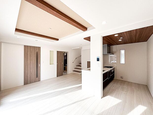 家族と過ごす時間を大切にする方にピッタリのゆとりの住空間です。お子様が元気に走り回っても安心して見守れます。家族の笑い声が今にも目に浮かびそうですね。