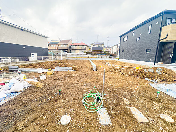 LDKは1号棟約20.7帖、2号棟は約19.4帖のゆとりの広さがございます。リビングイン階段を採用。2026/2/12撮影