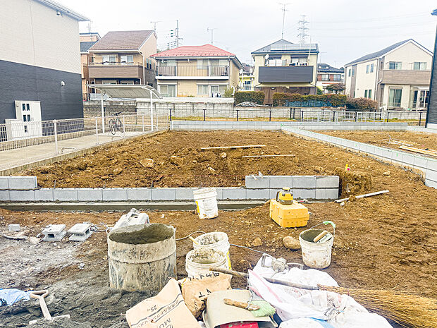 カースペースを2台分ご用意しております(車種による)。お仕事用とプライベート用とを使い分けることができます。2026/2/12撮影
