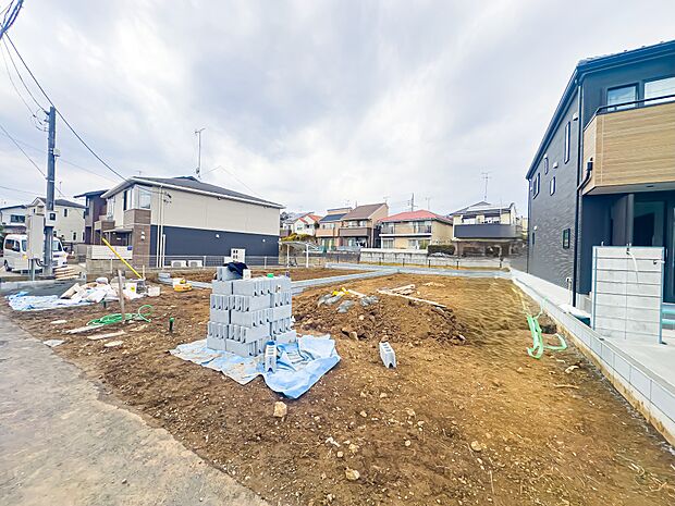 カースペースを2台分ご用意しております(車種による)。お仕事用とプライベート用とを使い分けることができます。2026/2/12撮影
