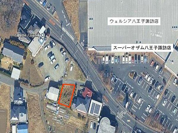 「スーパー・ドラッグストアが目の前。」日々の買い物に困らない立地。便利な街なかでありながら、落ち着いた住環境です。