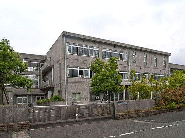 八王子市立みなみ野小学校まで約677m