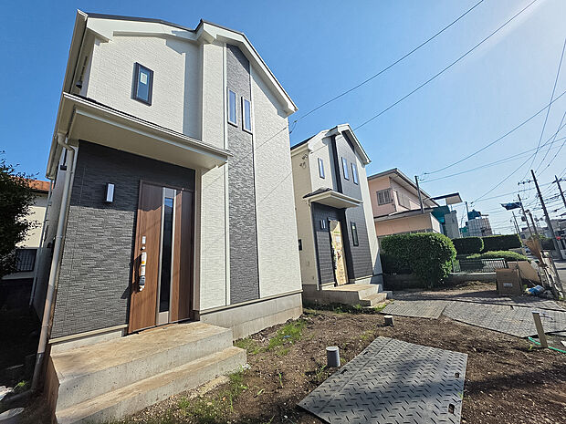 整った外観が印象的な2階建て新築戸建て。敷地をしっかりと活用したゆとりある設計で、住まいとしての使い勝手と美しい外観の印象をバランスよく両立しています。