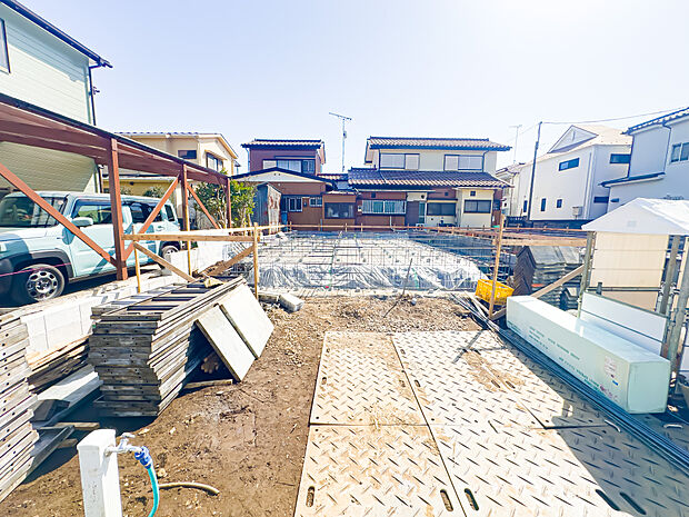 リビングには、ご家族で暖かい時間をお過ごしいただける床暖房を採用しております。2026/3/1撮影