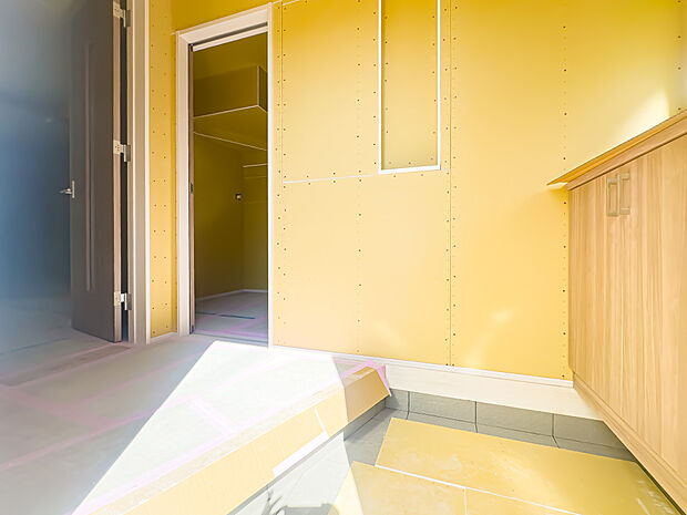 スッキリとしたシンプルイズベストな玄関スペース。2026/2/21撮影