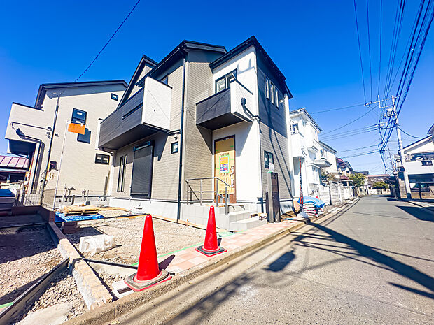 前面道路は東側約4mの広さ。車通りが少なく、静かな暮らしを守ってくれます。2026/2/21撮影