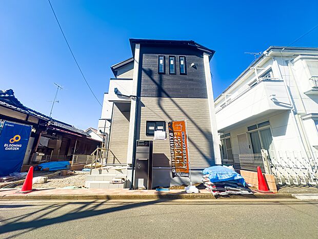 スタイリッシュな外観が魅力的です。完成を楽しみにお待ちください。2026/2/21撮影