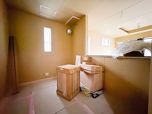 空間が広々としているため、ご家族で並びながらでも料理を楽しめます。