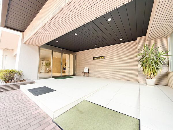 ホテルナイズなエントランス。高級感があります。