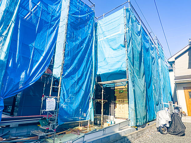 徒歩約10分圏内に、小学校・保育園・コンビニ・総合病院・イオンモールなどが揃います。2026/3/1撮影