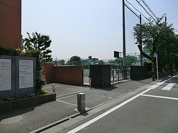 世田谷区立烏山中学校まで約573m