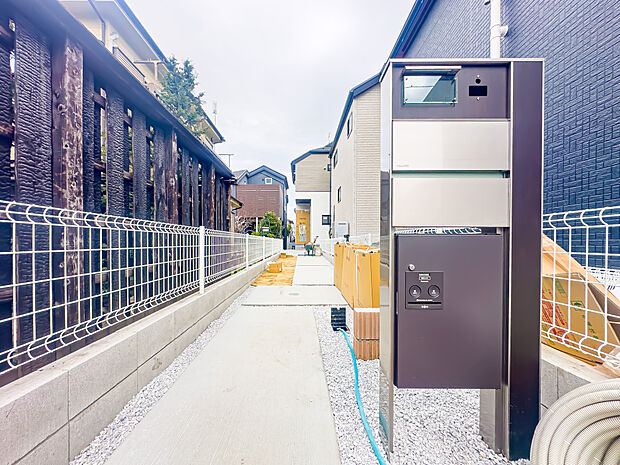 リビングには床暖房、スペースを有効活用できる約4.96?のロフトをご用意しております。2026/3/19撮影