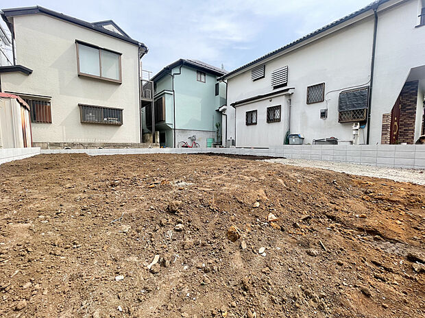 現在は更地の状態につき、図面を片手に「ここにソファを置いて…」といったリアルな想像を膨らませてみませんか?