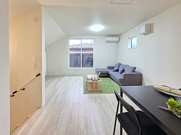 家族のだんらんの場所ではソファーでくつろいだり、食事を楽しみながらお子様の学校の話を聞いたり夢が広がります。これぞマイホームで描く未来です。