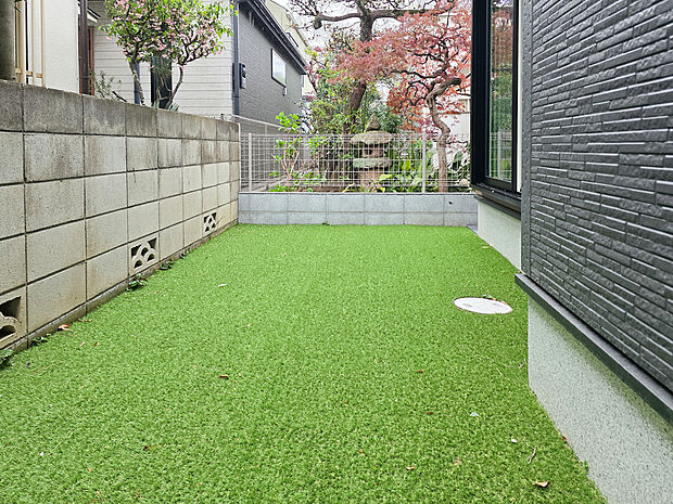 庭スペースもたっぷり確保されています。子供の遊び場・家庭菜園など、ライフスタイルに合わせた活用方法をご想像ください。