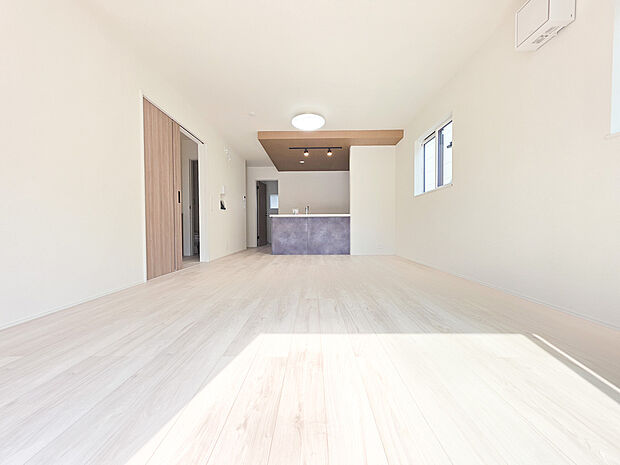 ご家族が集まる住まいの中心となるLDK。ゆとりある広さで快適な時間をお過ごしいただけます。