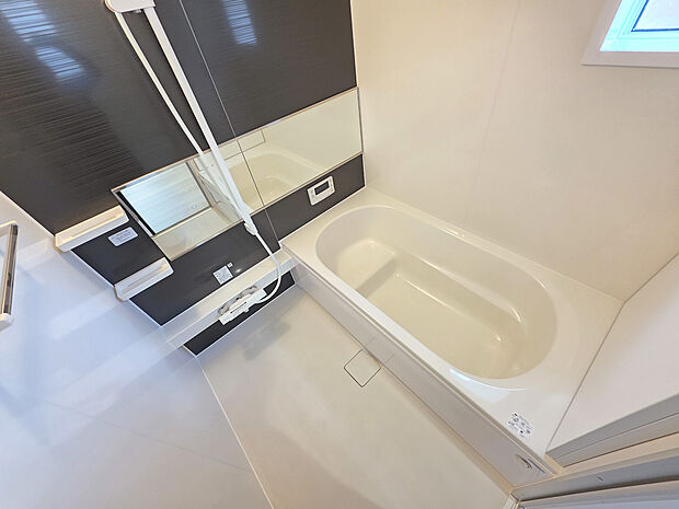 毎日の疲れをリフレッシュできる浴室空間。機能性と快適性を兼ね備えた設備が整っています。