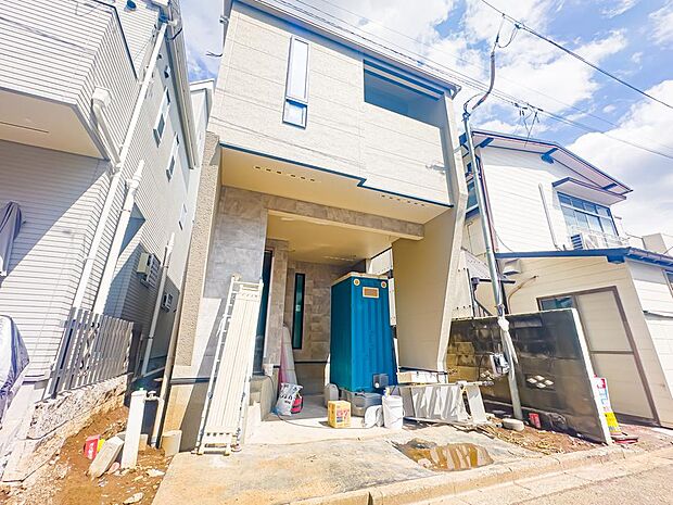 爽やかな印象の外観部分。シンプルイズベストの飽きのこないデザインです。(2026年3月)撮影