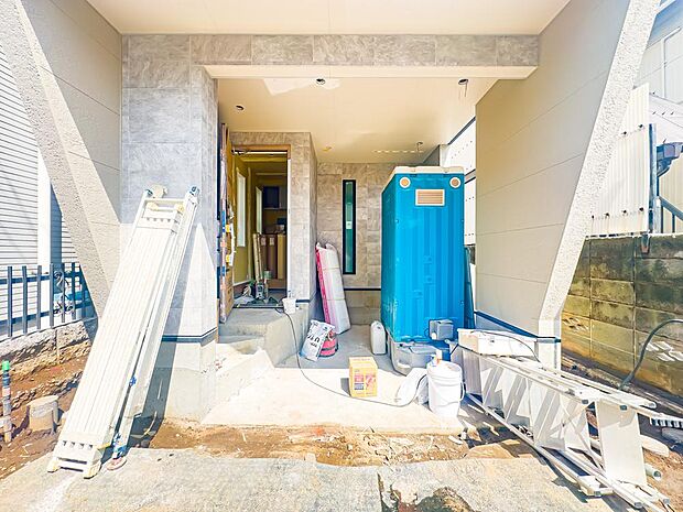 大切なお車を雨などからお守りする、ビルトインガレージを採用しております。(2026年3月)撮影