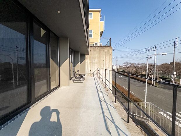 外構を美しく飾るのも戸建住宅ならではの愉しみ。色鮮やかな樹木が季節を彩り、暮らす家族の月日とともに成長していきます。