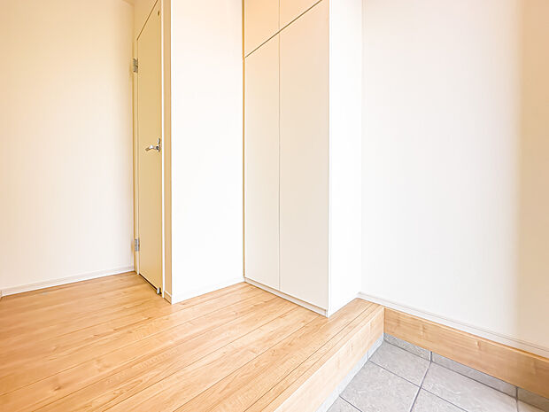 スッキリとしたシンプルイズベストな玄関スペース。玄関は1日の始まりと、締めくくりの大切な場所です。2026/3/29撮影