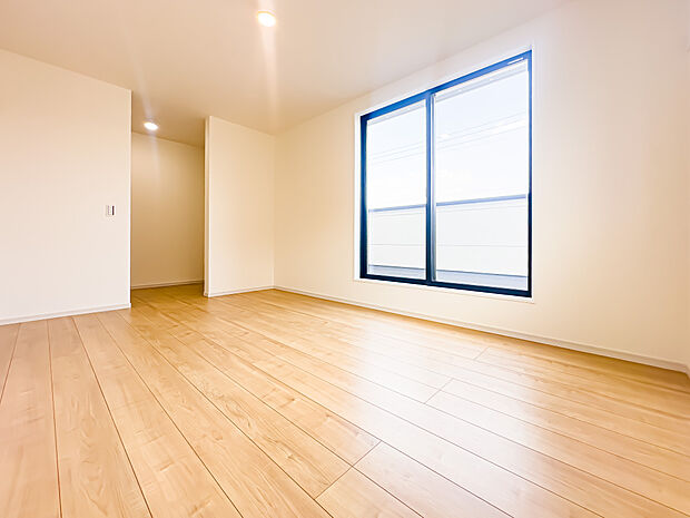 約9.1帖の主寝室には、収納力を誇るウォークインクローゼットをご用意しております。2026/3/29撮影