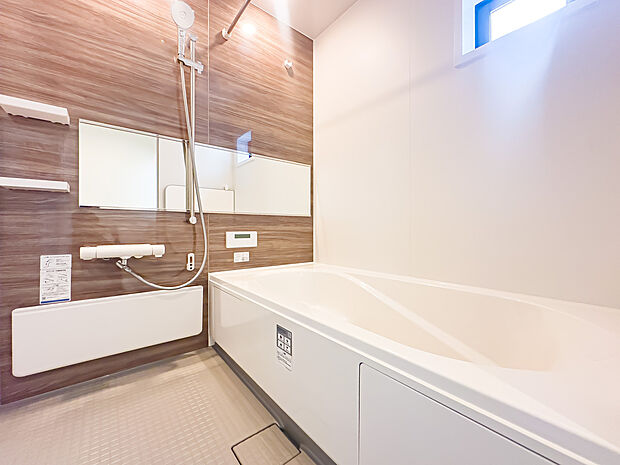 バスルームは、1日の疲れを取り、心身を癒すことができる場所。住まいの中のリラクゼーション空間です。浴室乾燥機も完備されております。2026/3/29撮影