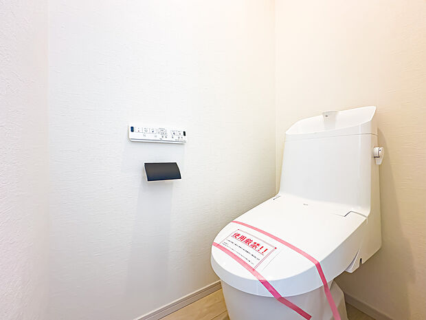 温水洗浄便座完備のトイレスペース。ついつい考え事をしてしまうほど落ち着く空間です。2026/3/29撮影