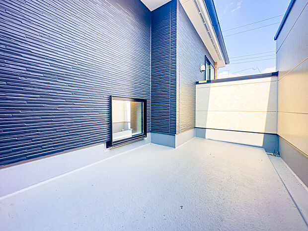 べランピングもできそうな、広さのあるバルコニースペースです。バルコニーは2面バルコニーを採用しております。2026/3/29撮影