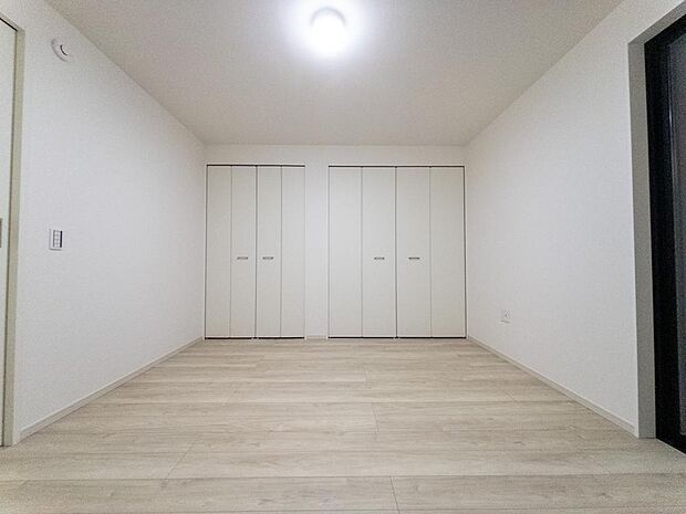 住まう方でカスタマイズしていただけるシンプルなデザインの内装。ご自身で素敵な空間を創り上げられます。