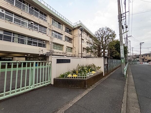 世田谷区烏山小学校まで約320m